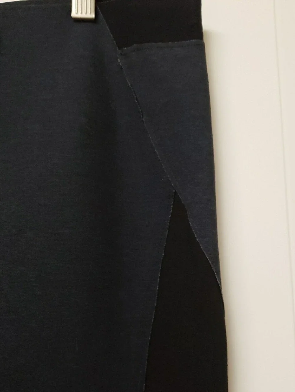 NWT Elie Tahari Navy and Black Ponte Skinny Pants Retail $198